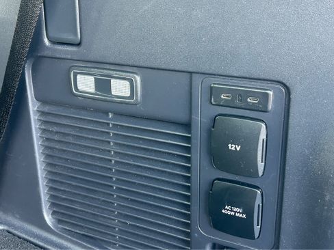 Used 2025 Ford Expedition Active AWD/4WD image 12