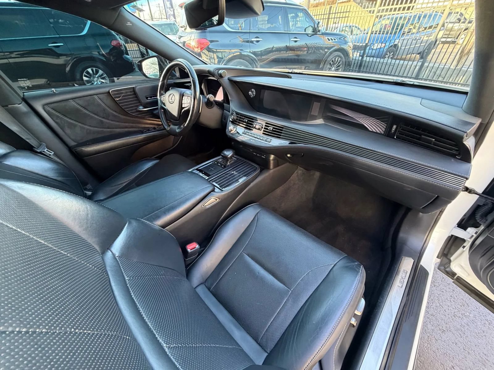Used 2018 Lexus LS 500 AWD w/ Accessory Package (Z2) image 36