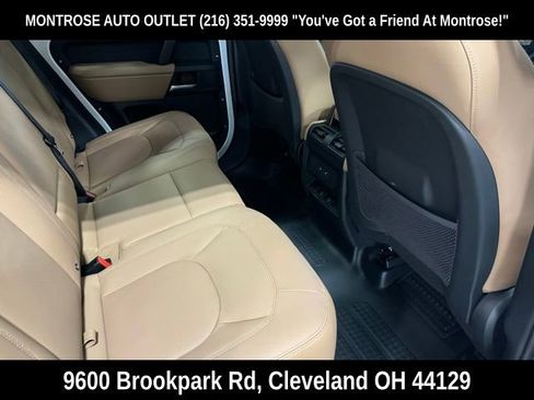 New 2025 Land Rover Defender 110 X-Dynamic SE image 32