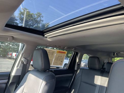 Used 2017 Toyota Highlander Limited FWD image 22