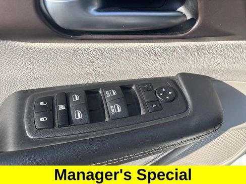 Used 2023 Chrysler Voyager LX FWD image 14
