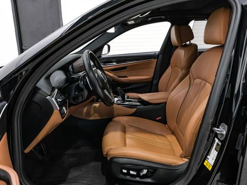 Used 2019 BMW 540i w/ M Sport Package image 18
