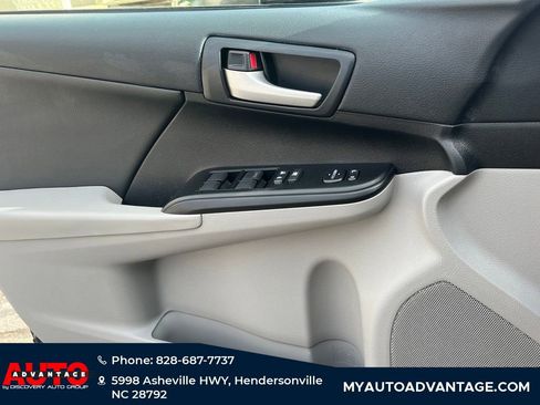 Used 2014 Toyota Camry L image 20