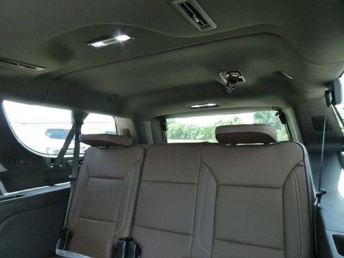 New 2026 Chevrolet Suburban High Country AWD/4WD image 15