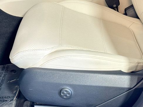 Certified 2025 Mercedes-Benz GLC 300 image 18