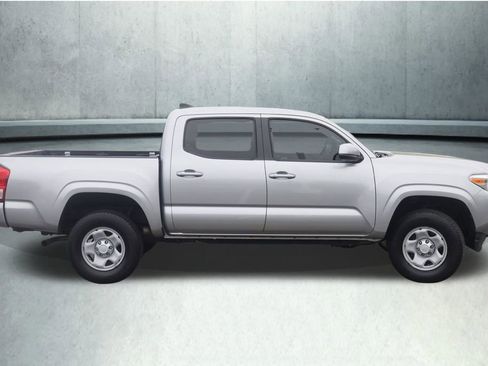 Used 2017 Toyota Tacoma SR RWD image 8