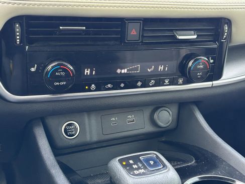 Used 2021 Nissan Rogue SV w/ Premium Package image 9