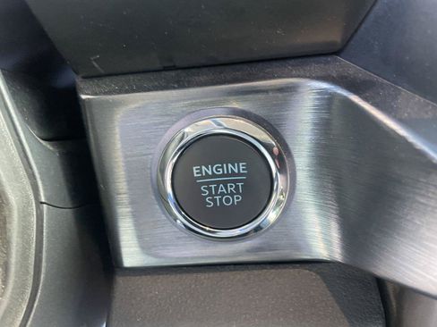 Used 2025 Ford F250 Lariat AWD/4WD image 23