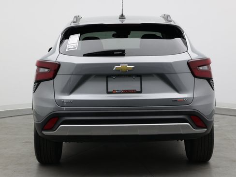 Used 2024 Chevrolet Trax LT w/ Sunroof Package FWD image 7
