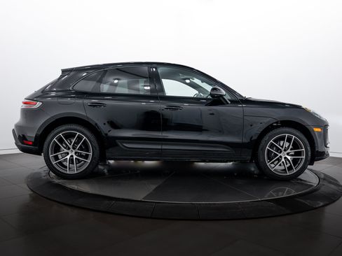 Certified 2025 Porsche Macan image 8