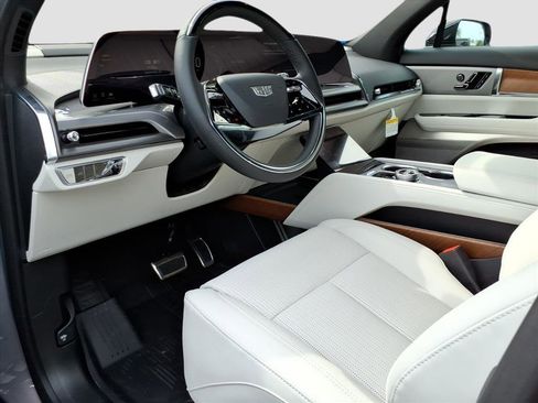 New 2026 Cadillac Vistiq Luxury w/ LPO, Floor Liner Package image 13