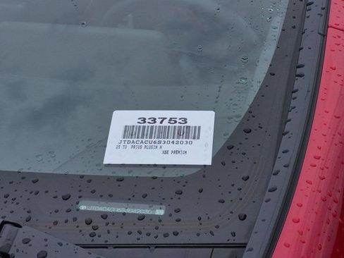 Certified 2025 Toyota Prius Plug-In Hybrid FWD image 19