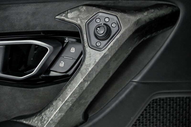Used 2016 Lamborghini Huracan LP 580-2 RWD image 15