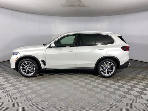 New 2026 BMW X5 xDrive50e w/ Premium Package image 5