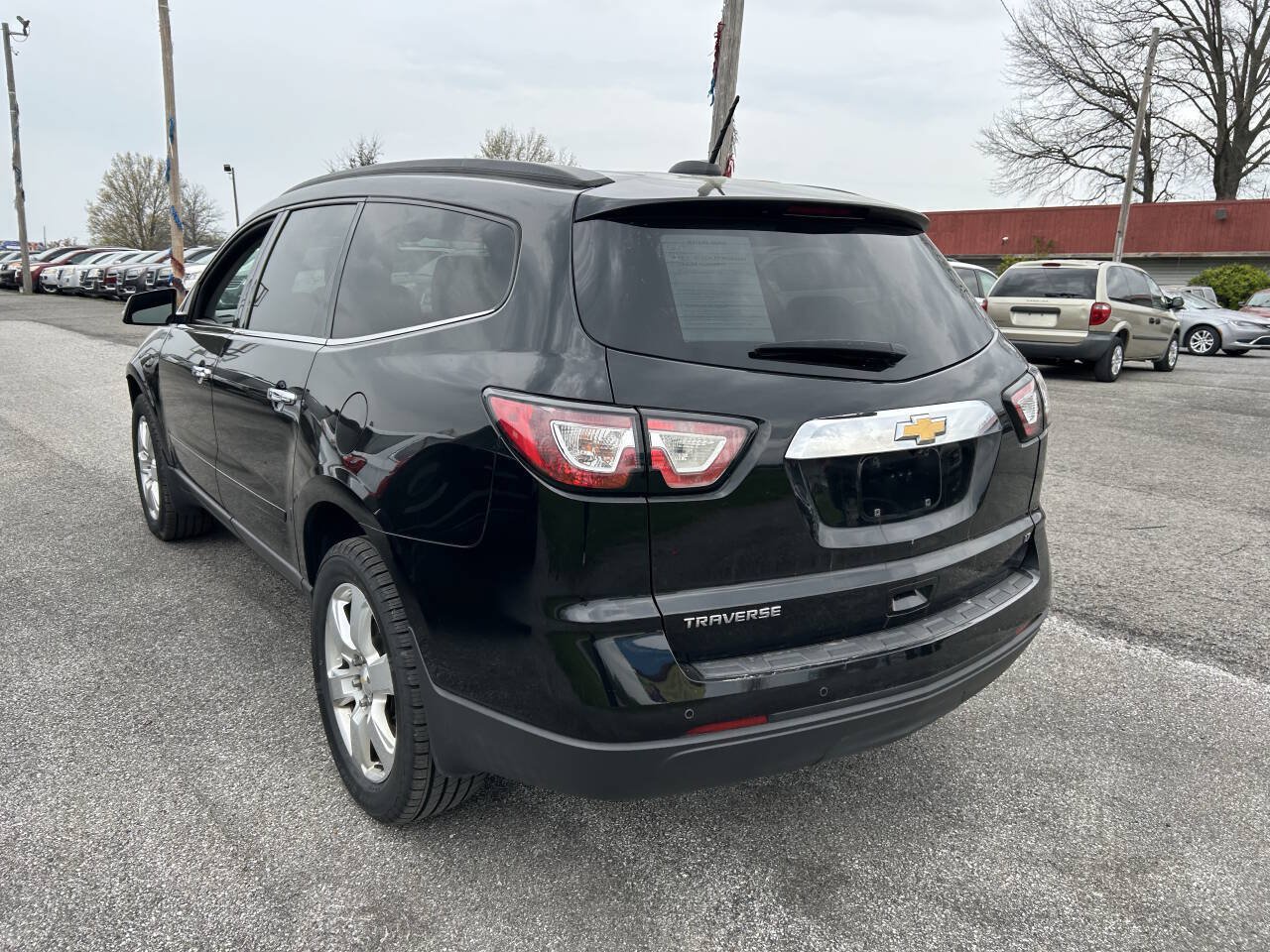 Used 2017 Chevrolet Traverse LT w/ Style and Technology Package FWD image 3
