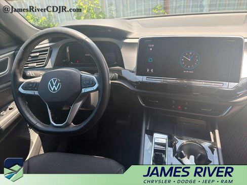 Used 2024 Volkswagen Atlas Cross Sport SE FWD image 10