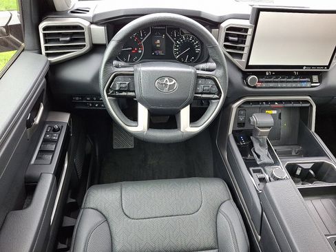 Used 2022 Toyota Tundra Limited w/ Power Package AWD/4WD image 11