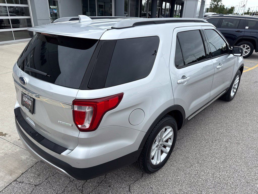 Used 2016 Ford Explorer XLT w/ Equipment Group 201A FWD image 11