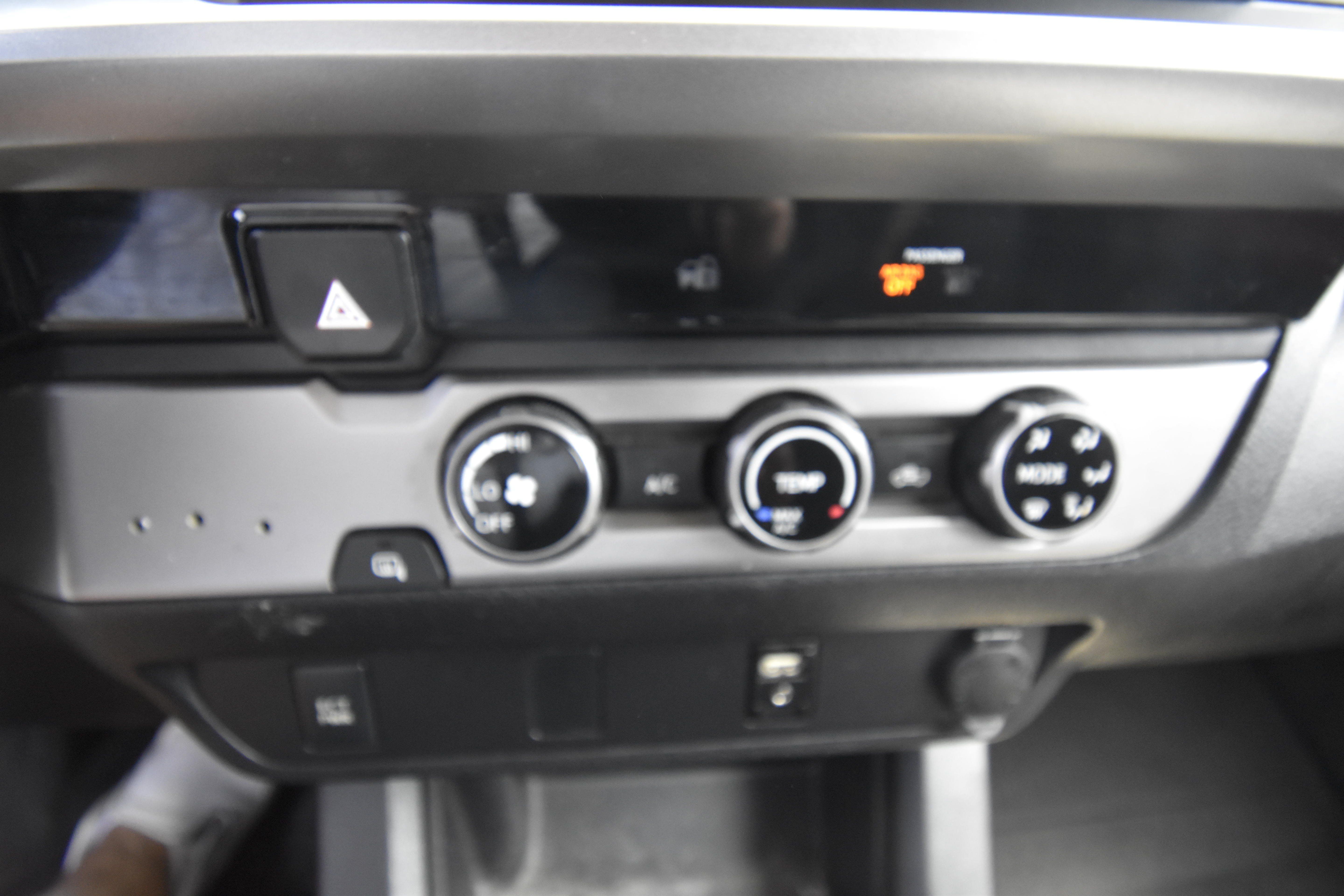 Used 2016 Toyota Tacoma SR5 w/ SR5 Appearance Package (SN) RWD image 13