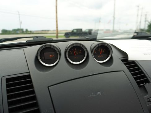 Used 2004 Nissan 350Z Enthusiast RWD image 16