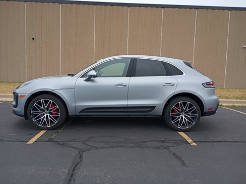 Certified 2022 Porsche Macan S AWD/4WD image 2