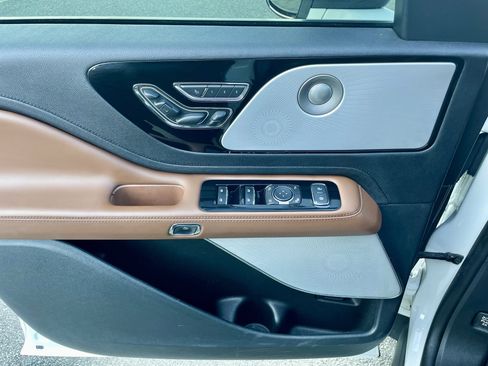 Used 2023 Lincoln Aviator Reserve w/ Equipment Group 201A image 12