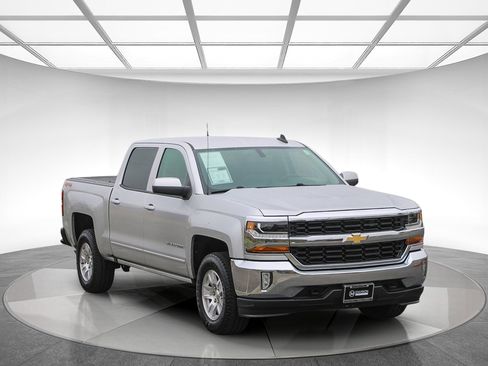 Used 2018 Chevrolet Silverado 1500 LT w/ All Star Edition image 5