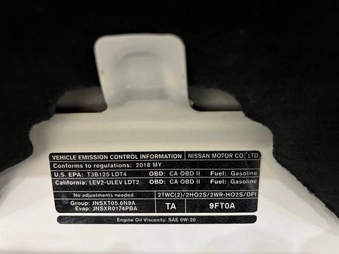 Used 2018 Nissan Titan SV image 43