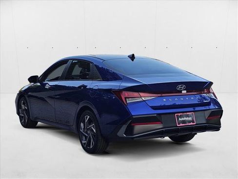 New 2025 Hyundai Elantra Limited image 9