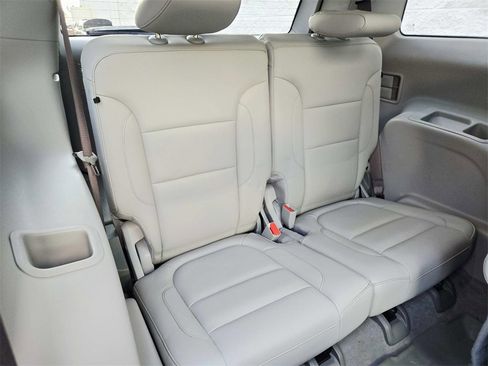 Used 2018 GMC Acadia SLT image 16