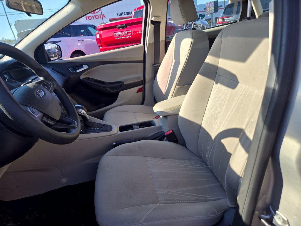 Used 2016 Ford Focus SE FWD image 9