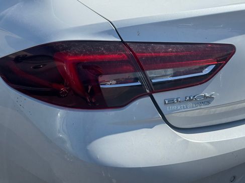 Used 2018 Buick Regal Preferred w/ Driver Confidence Package #1 FWD image 9
