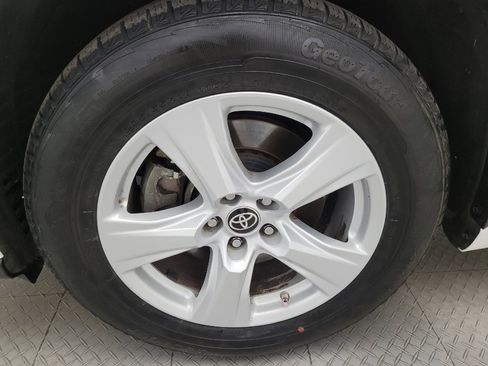 Used 2022 Toyota Highlander LE FWD image 31
