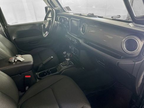 Used 2022 Jeep Wrangler Unlimited Sahara w/ Cold Weather Group image 31