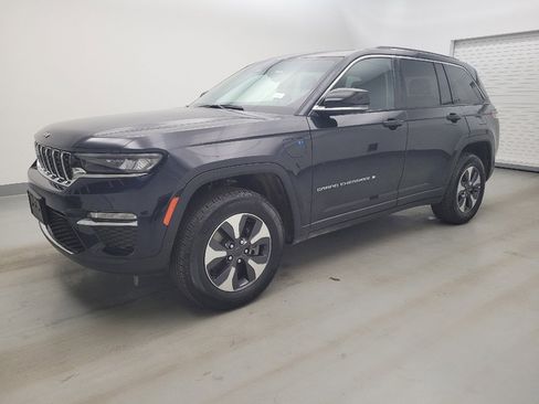 Used 2023 Jeep Grand Cherokee 4WD 4xe image 2