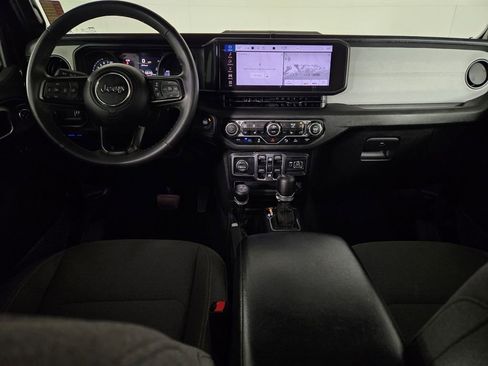 Used 2024 Jeep Wrangler Unlimited w/ Convenience Group image 6