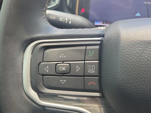 Used 2022 Jeep Wagoneer Series III w/ Premium Group I AWD/4WD image 17