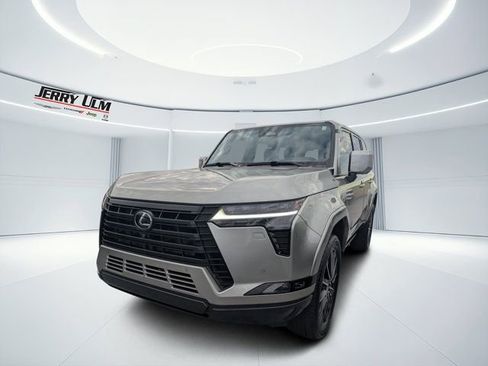 Used 2024 Lexus GX 550 w/ Cold Area Package image 6