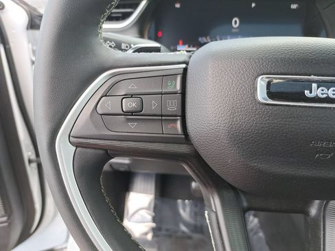 Certified 2024 Jeep Grand Cherokee Altitude AWD/4WD image 17