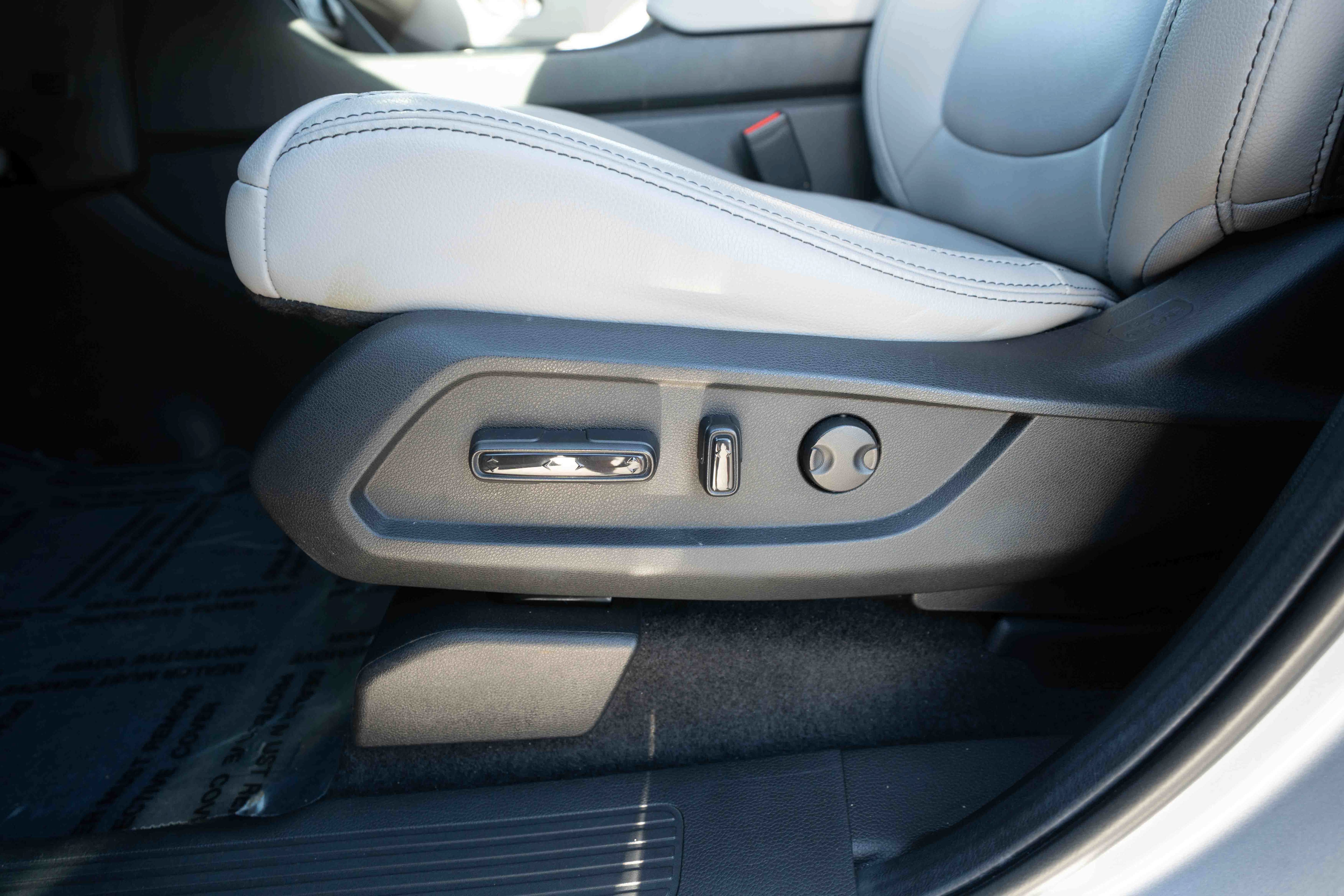 Used 2025 Honda Pilot EX-L image 12