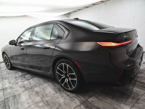 Used 2023 BMW 760i xDrive w/ Luxury Rear Seating Package image 4