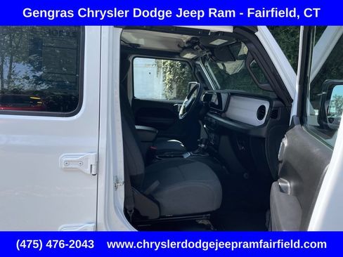 Used 2024 Jeep Wrangler Unlimited w/ Convenience Group AWD/4WD image 10