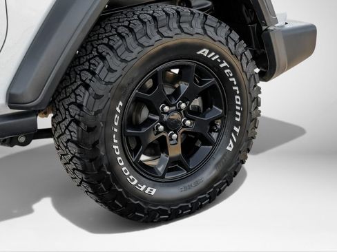 Used 2022 Jeep Wrangler Sport AWD/4WD image 32