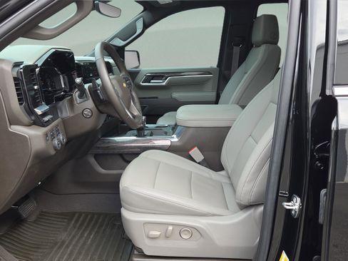 Used 2025 Chevrolet Silverado 1500 LTZ w/ Technology Package image 9