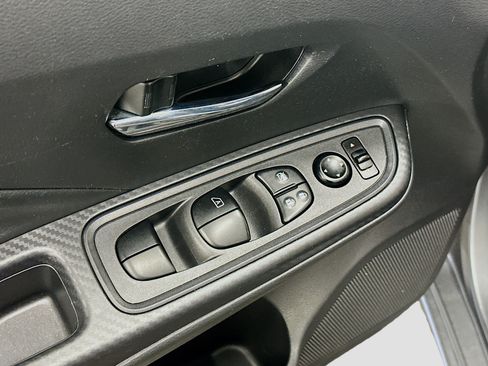 Used 2025 Nissan Versa SV FWD image 15
