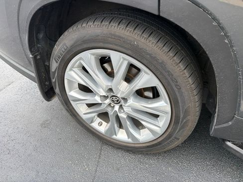 Used 2021 Toyota Highlander Limited AWD/4WD image 4