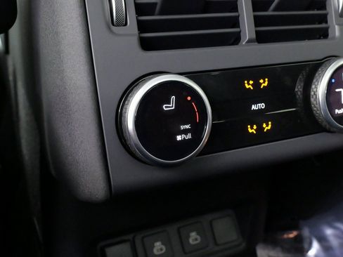 Used 2024 Land Rover Discovery S image 48