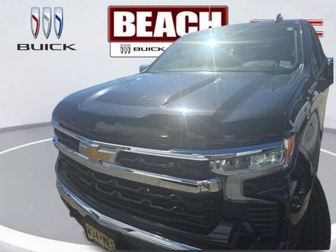Used 2022 Chevrolet Silverado 1500 LT AWD/4WD image 7