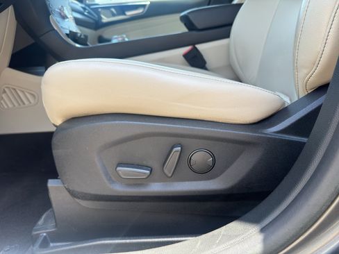 Used 2020 Ford Edge Titanium FWD image 20