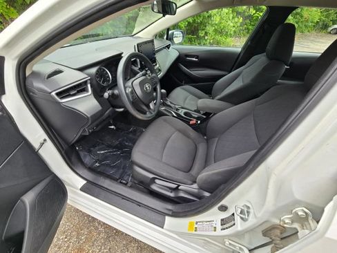Used 2021 Toyota Corolla LE FWD image 9